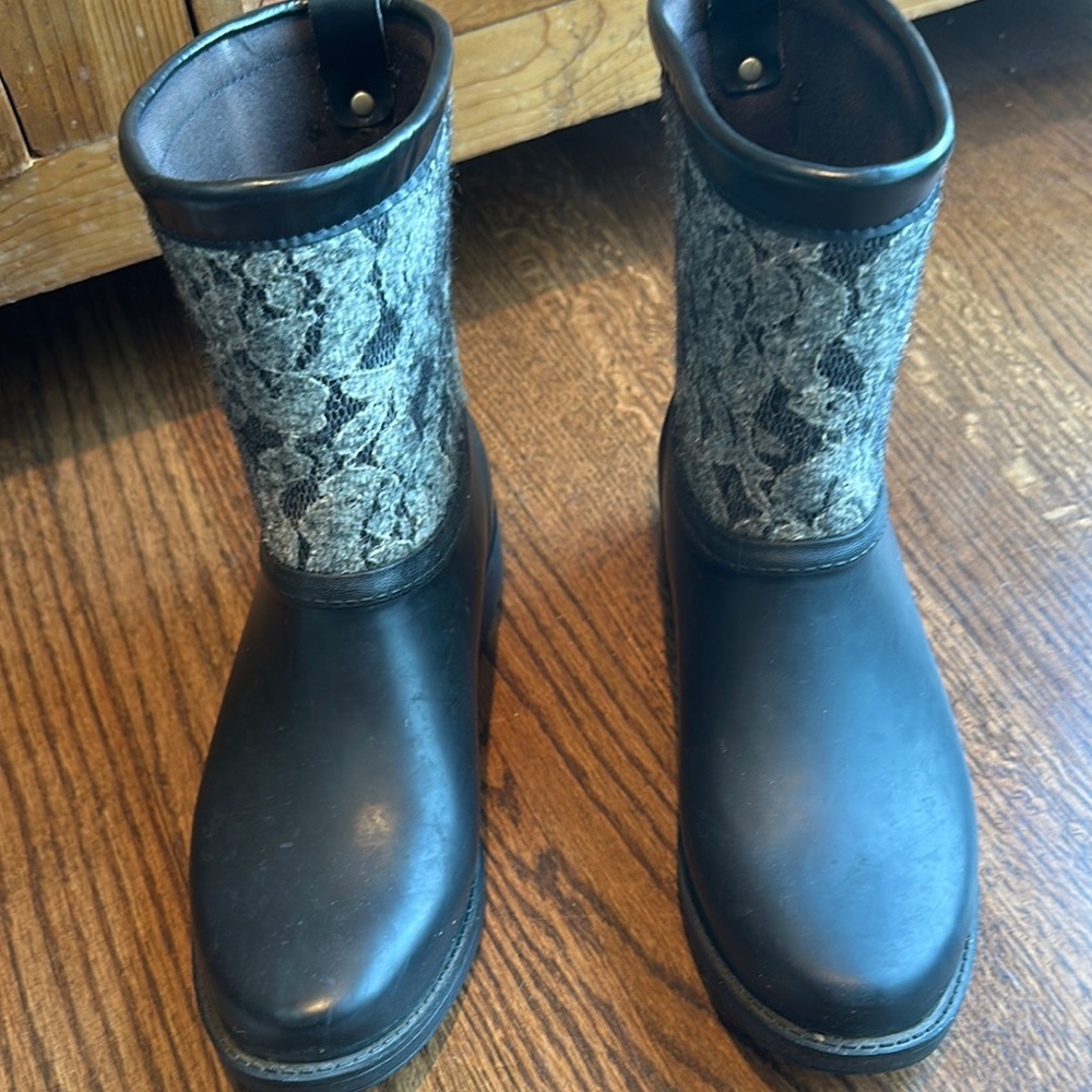 Rare UGG Lacie black rain boots 7